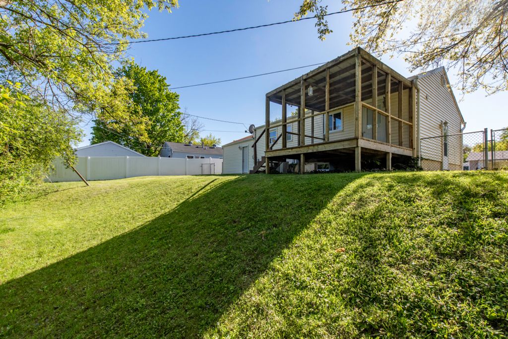 Image 28 of property listing at 2123 N McAree Road, Waukegan, IL 60087