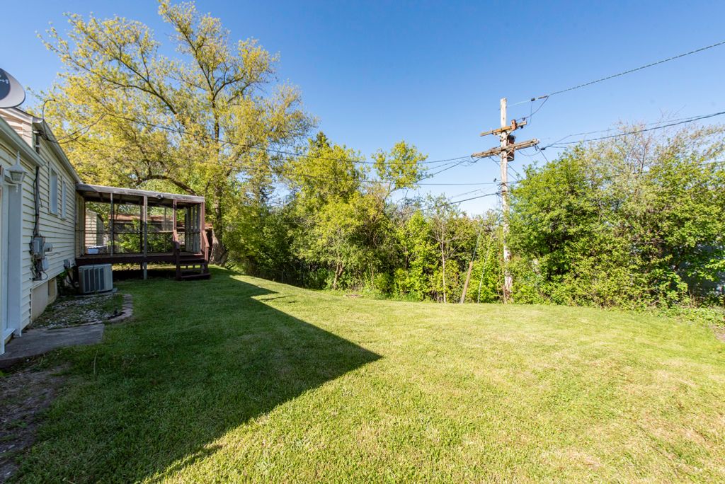 Image 29 of property listing at 2123 N McAree Road, Waukegan, IL 60087
