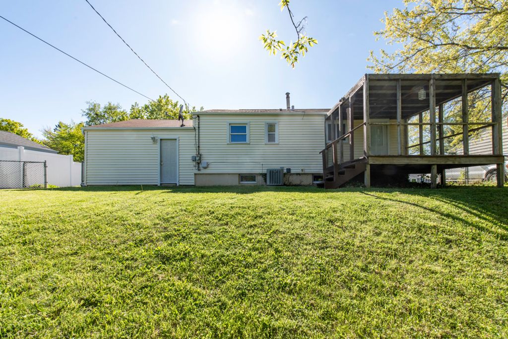 Image 30 of property listing at 2123 N McAree Road, Waukegan, IL 60087
