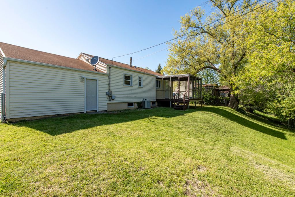 Image 31 of property listing at 2123 N McAree Road, Waukegan, IL 60087