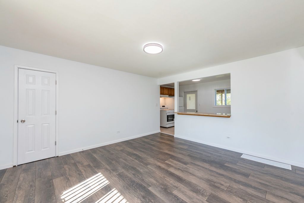 Image 6 of property listing at 2123 N McAree Road, Waukegan, IL 60087