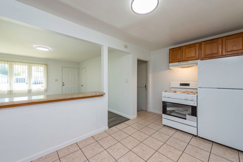 Image 8 of property listing at 2123 N McAree Road, Waukegan, IL 60087