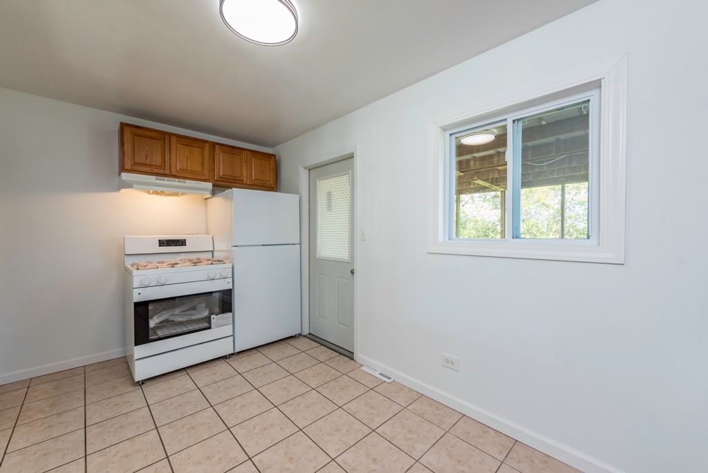 Image 9 of property listing at 2123 N McAree Road, Waukegan, IL 60087