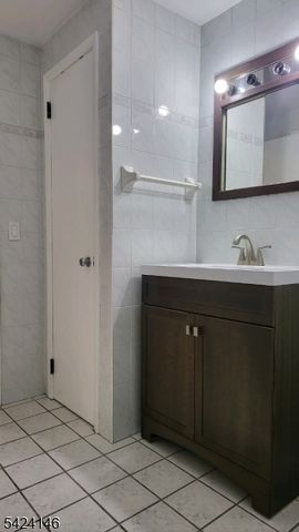 264 Lincoln Pl, Garfield City, NJ 07026