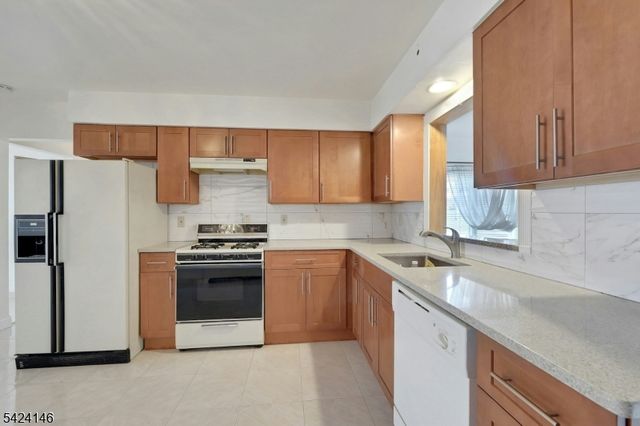 264 Lincoln Pl, Garfield City, NJ 07026