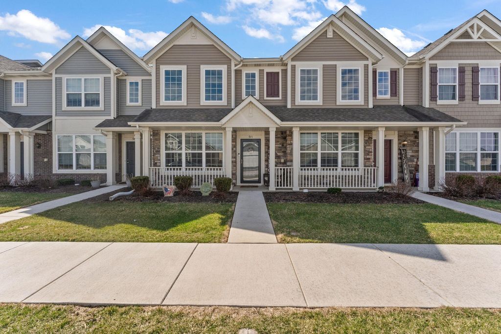 971 E 117th Place, Crown Point, IN 46307