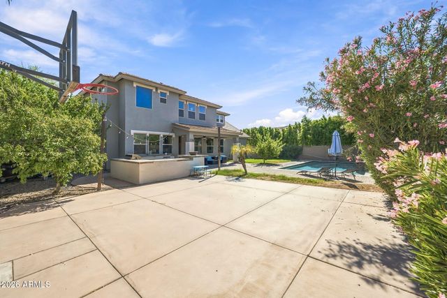 2754 E PARKVIEW Drive, Gilbert, AZ 85295
