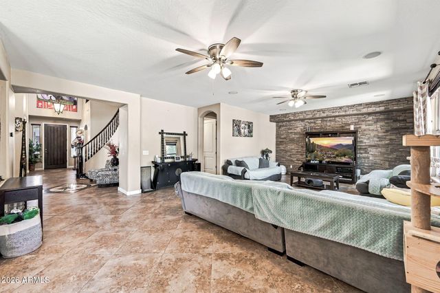 2754 E PARKVIEW Drive, Gilbert, AZ 85295