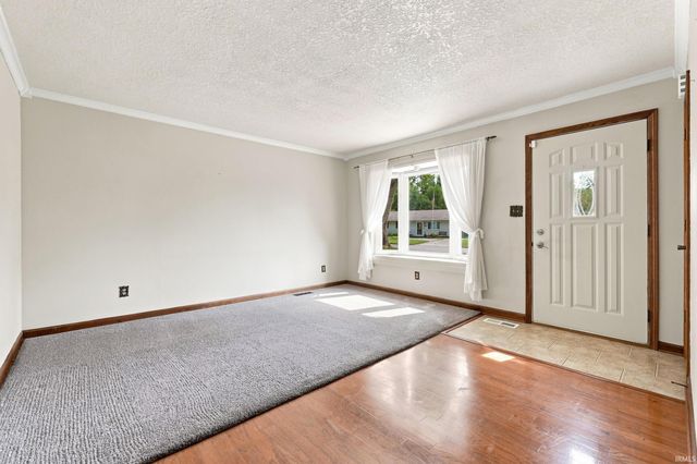 1523 Melbourne Drive, New Haven, IN 46774