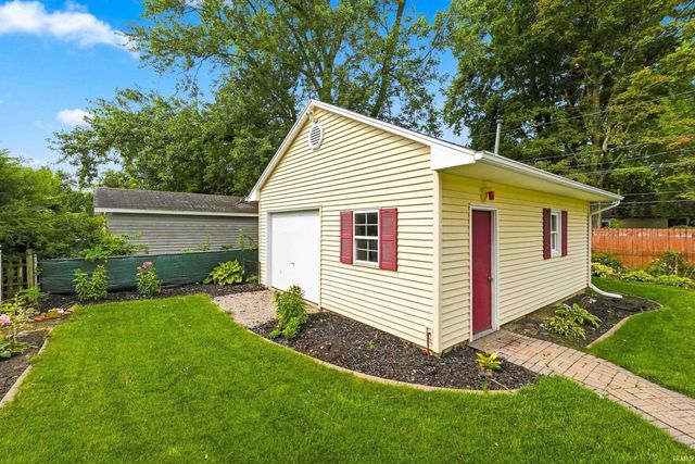 1523 Melbourne Drive, New Haven, IN 46774