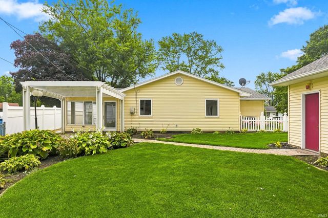 1523 Melbourne Drive, New Haven, IN 46774