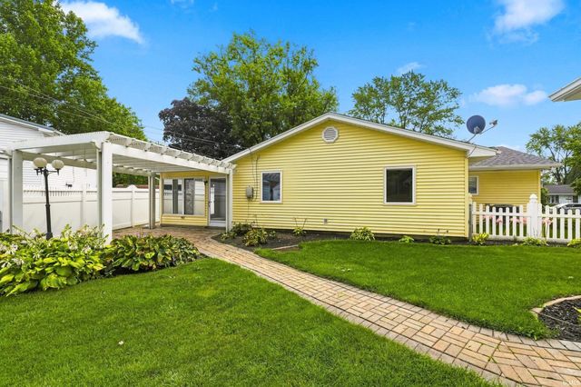 1523 Melbourne Drive, New Haven, IN 46774