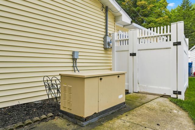 1523 Melbourne Drive, New Haven, IN 46774