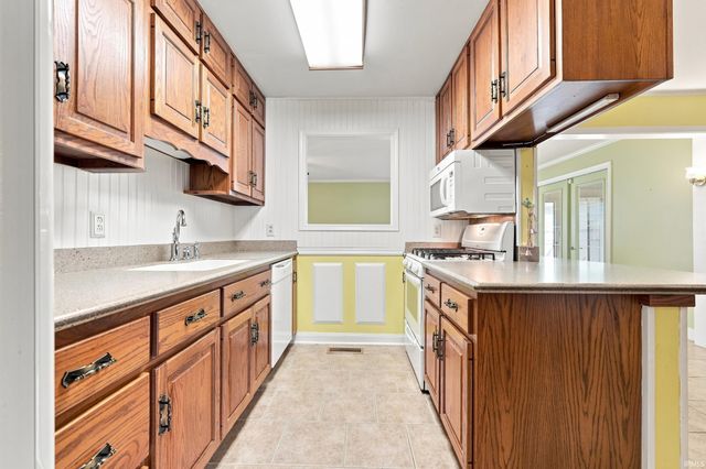 1523 Melbourne Drive, New Haven, IN 46774