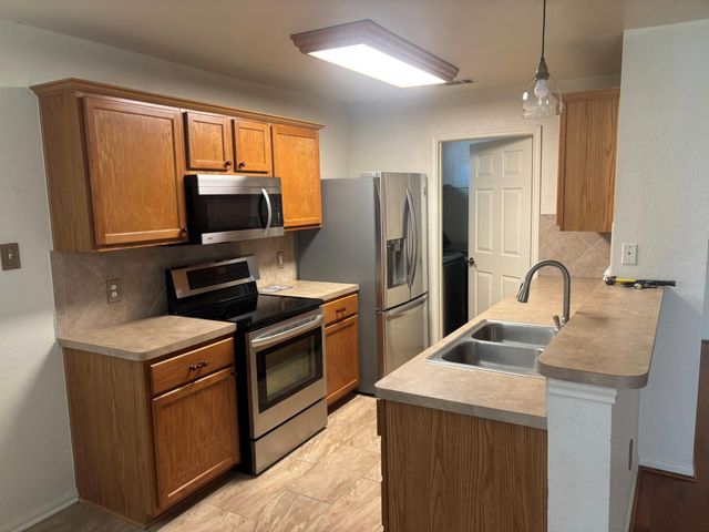 3003 Blackburn DR, Killeen, TX 76543