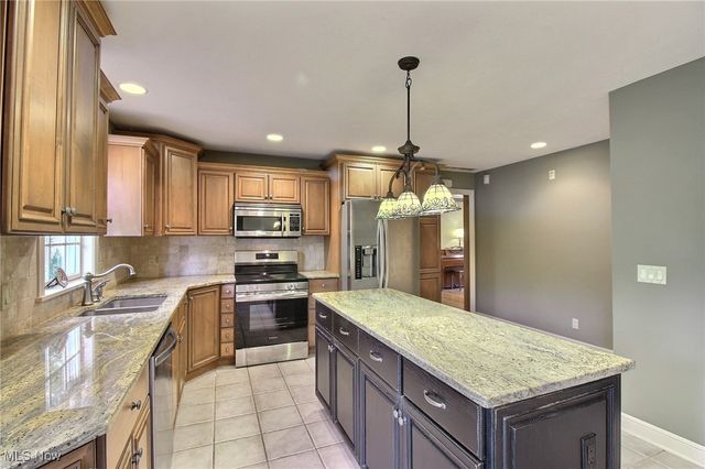 7541 Hollycroft Lane, Mentor, OH 44060