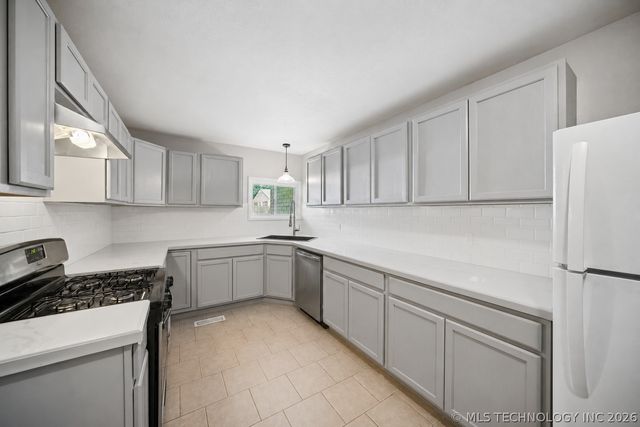 605 N C Avenue, Cleveland, OK 74020