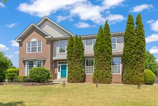 621 Lake Cornish Way, Algonquin, IL 60102