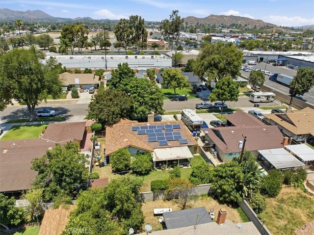 10426 Bonneville, Riverside, CA 92505