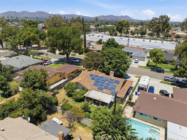 10426 Bonneville, Riverside, CA 92505