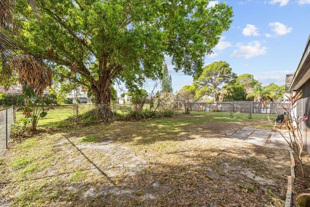 1250 SE Petunia Avenue, Port St. Lucie, Port St Lucie, FL 34952