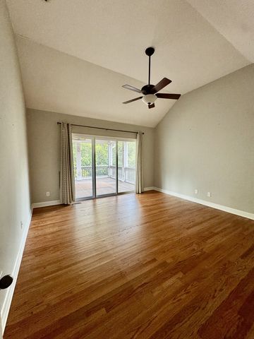 7176 Holt Run Dr, Nashville, TN 37211