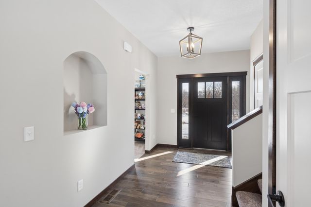 31346 Naples Street NE, Cambridge, MN 55008