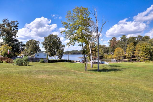 1226 Lesesne Drive, Manning, SC 29102