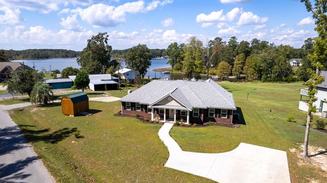 1226 Lesesne Drive, Manning, SC 29102