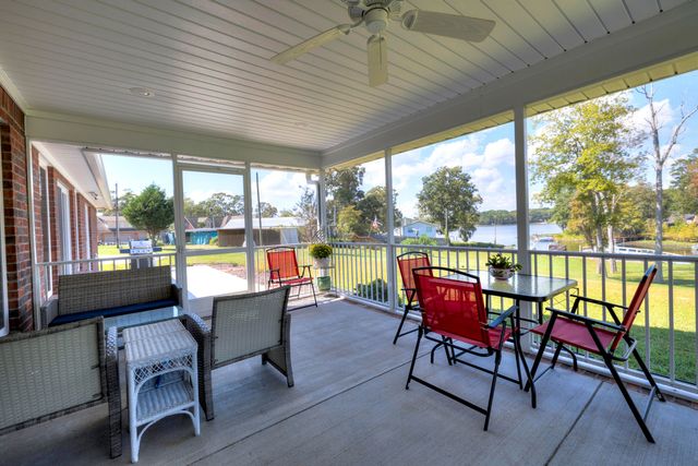 1226 Lesesne Drive, Manning, SC 29102
