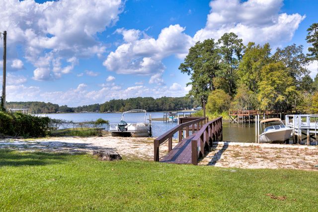 1226 Lesesne Drive, Manning, SC 29102