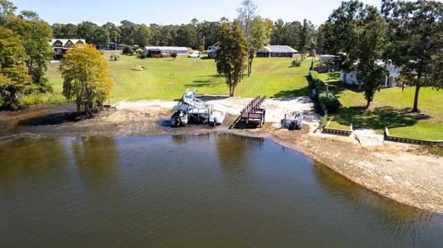 1226 Lesesne Drive, Manning, SC 29102