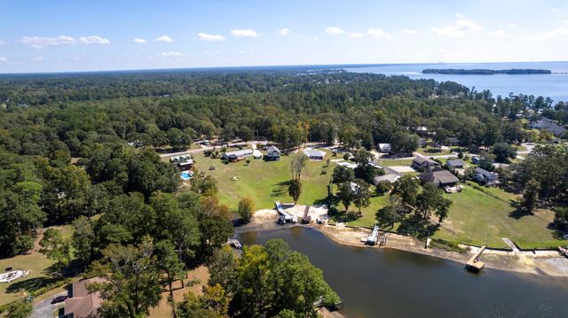 1226 Lesesne Drive, Manning, SC 29102