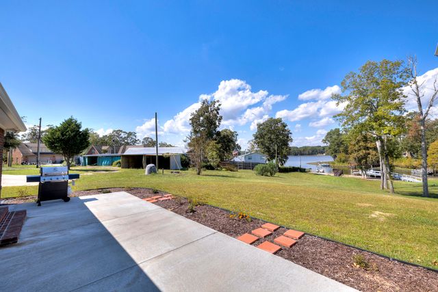 1226 Lesesne Drive, Manning, SC 29102