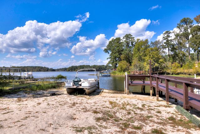1226 Lesesne Drive, Manning, SC 29102