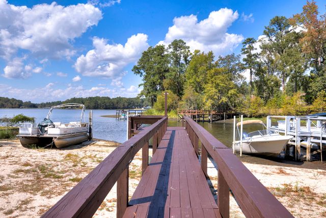 1226 Lesesne Drive, Manning, SC 29102
