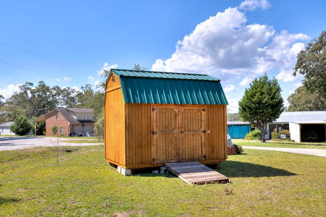 1226 Lesesne Drive, Manning, SC 29102