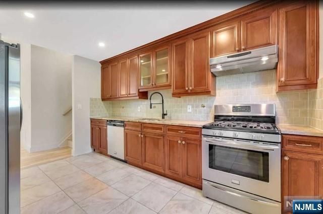 22 Greentree Terrace, Tenafly, NJ 07670