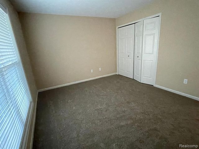 28465 Carlton Way Drive, Novi, MI 48377