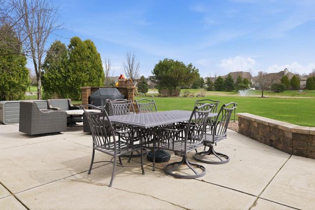 1267 Mary Hill CIRCLE, Hartland, WI 53029