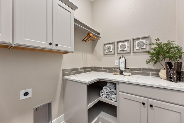 846 N Thornton St, Wichita, KS 67235