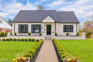 773 Hawthorne Road, Grosse Pointe Woods, MI 48236