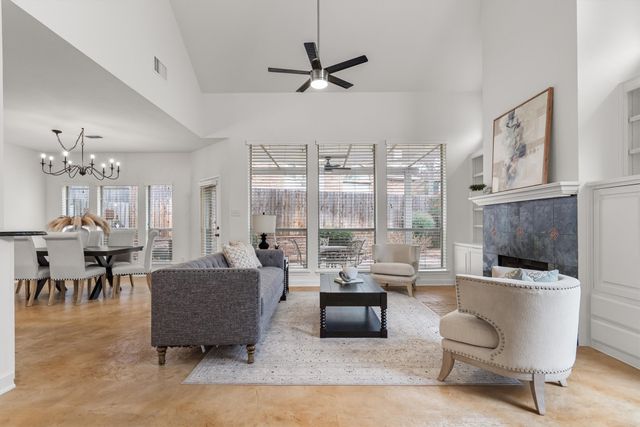 1252 Royal Crescent Drive, Bedford, TX 76021