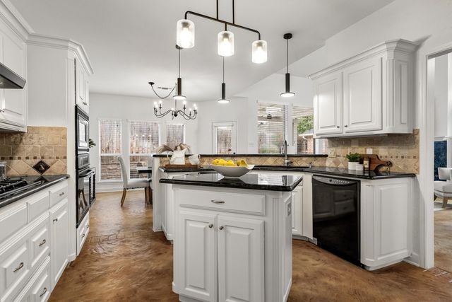 1252 Royal Crescent Drive, Bedford, TX 76021