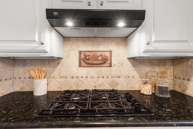 1252 Royal Crescent Drive, Bedford, TX 76021