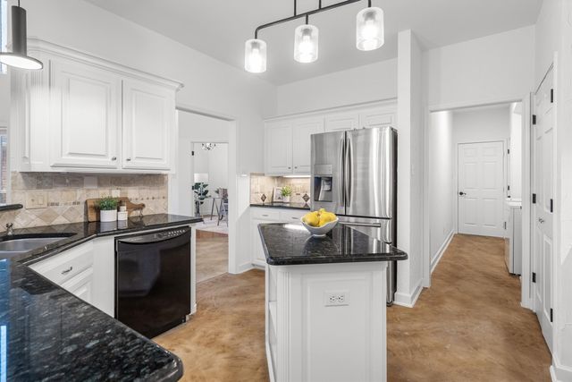 1252 Royal Crescent Drive, Bedford, TX 76021