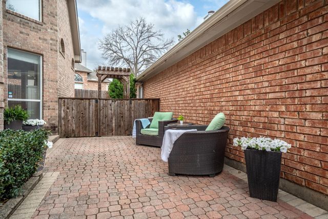 1252 Royal Crescent Drive, Bedford, TX 76021