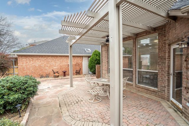 1252 Royal Crescent Drive, Bedford, TX 76021