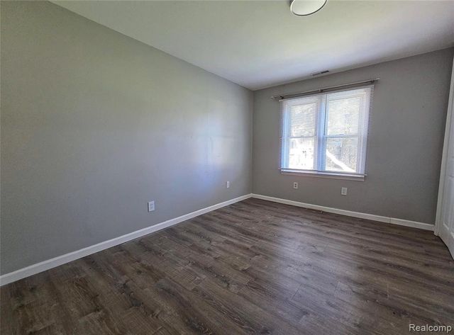 8280 Fenton Street, Dearborn Heights, MI 48127