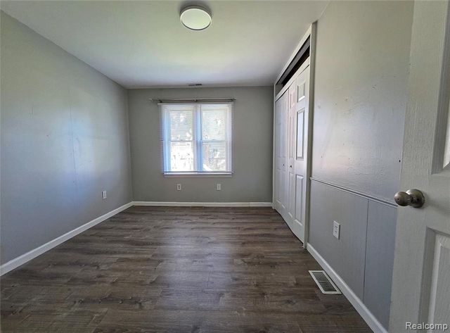 8280 Fenton Street, Dearborn Heights, MI 48127